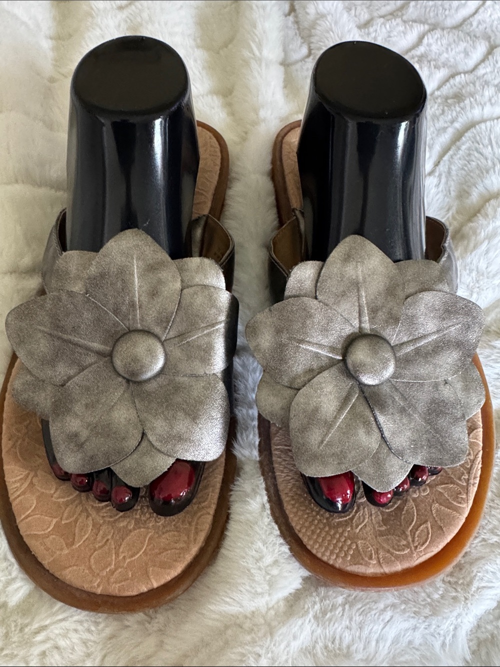 b.o.c. Floral Metallic Pewter Slide Sandals - Picture 3 of 6